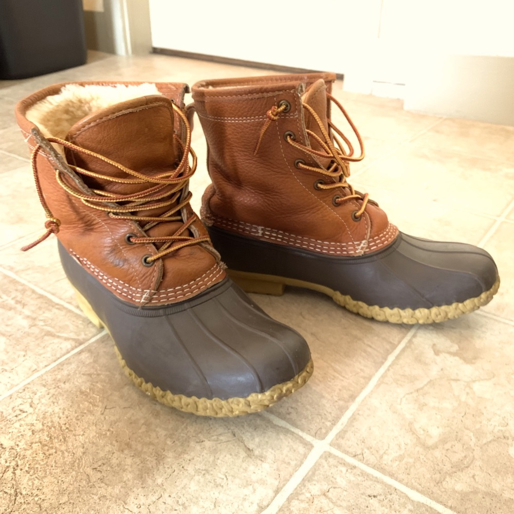 Women’s LL Bean boots shearling lined.
